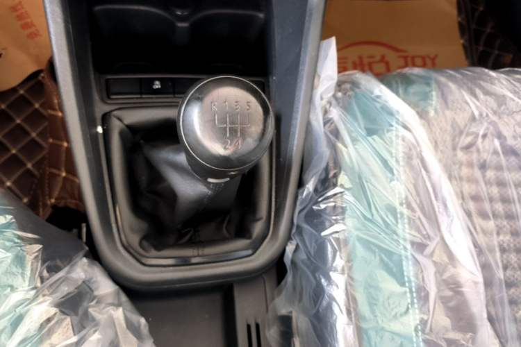 Used Volkswagen Santana 2018 1.5L Manual Fashion Edition Gear Lever
