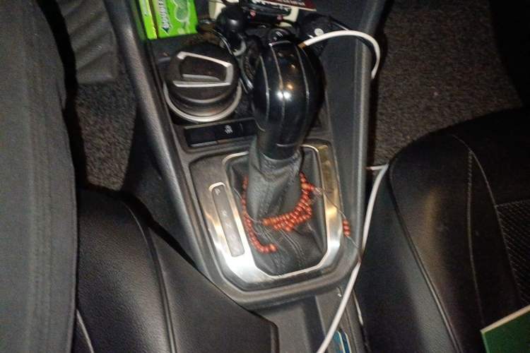 Used Volkswagen Santana 2018 1.5L Automatic Fashion Edition Gear Lever