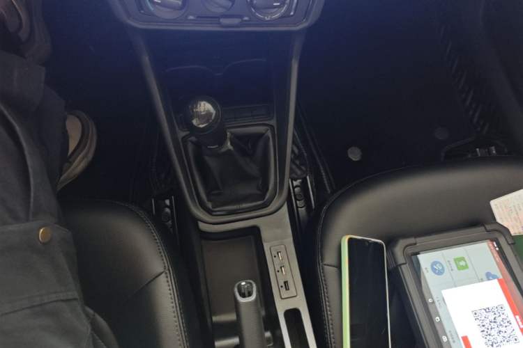Used Volkswagen Santana 2018 1.5L Manual Fashion Edition Gear Lever