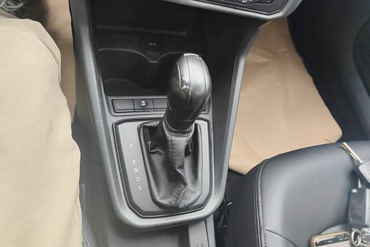 Used Volkswagen Santana 2018 1.5L Automatic Fashion Edition Gear Lever
