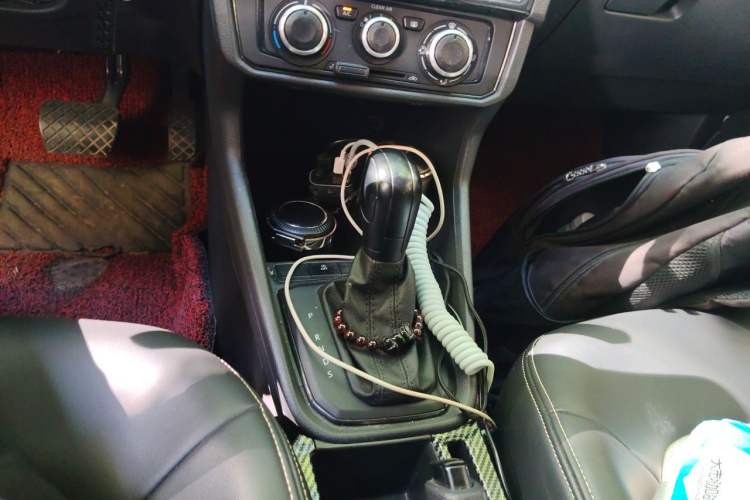 Used Volkswagen Santana 2018 1.5L Automatic Fashion Edition Gear Lever