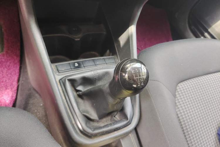 Used Volkswagen Santana 2018 1.5L Manual Fashion Edition Gear Lever