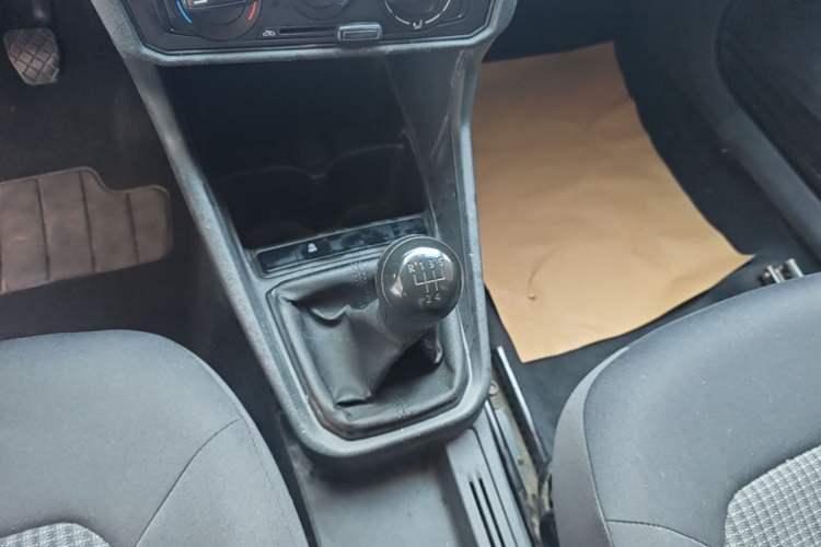Used Volkswagen Santana 2018 1.5L Manual Fashion Edition Gear Lever