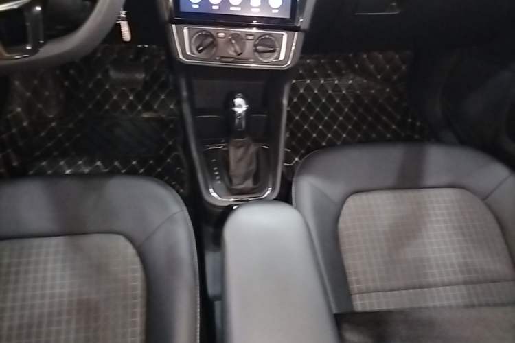 Used Volkswagen Santana 2018 1.5L Automatic Comfort Edition Gear Lever