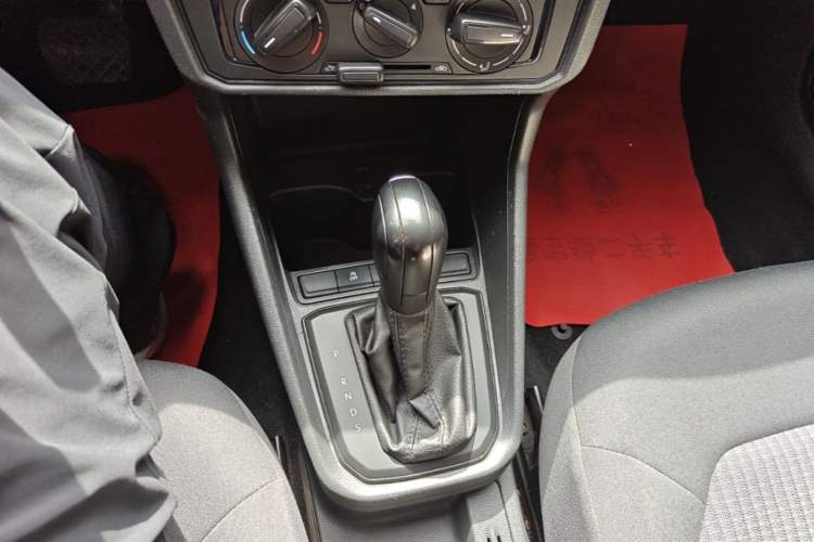 Used Volkswagen Santana 2018 1.5L Automatic Fashion Edition Gear Lever