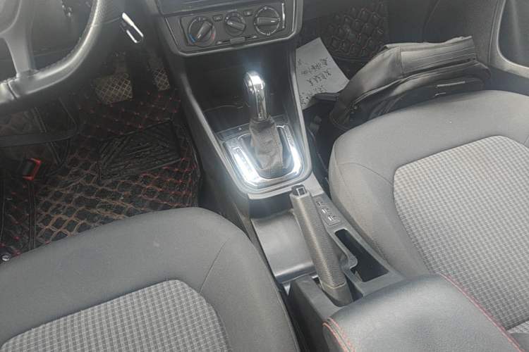 Used Volkswagen Santana 2018 1.5L Automatic Fashion Edition Gear Lever