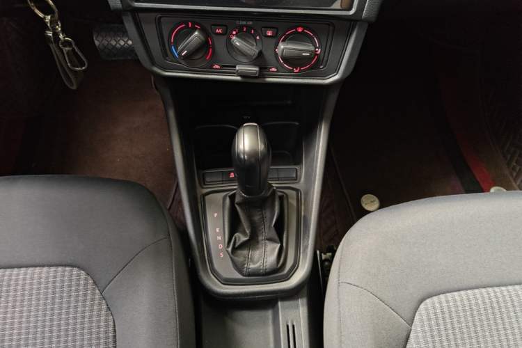 Used Volkswagen Santana 2018 1.5L Automatic Fashion Edition Gear Lever
