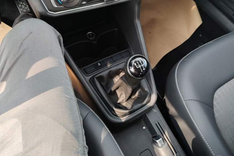 Used Volkswagen Santana 2018 1.5L Manual Comfort Edition Gear Lever