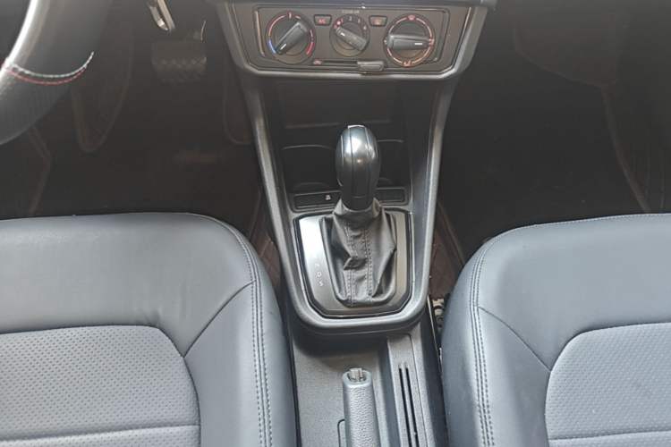 Used Volkswagen Santana 2018 1.5L Automatic Fashion Edition Gear Lever