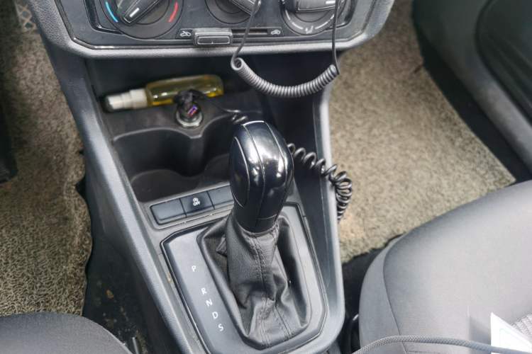 Used Volkswagen Santana 2018 1.5L Automatic Fashion Edition Gear Lever