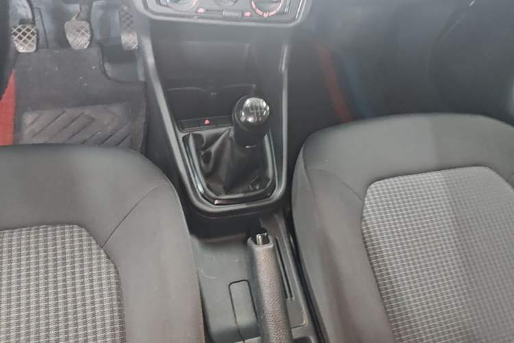 Used Volkswagen Santana 2018 1.5L Manual Fashion Edition Gear Lever