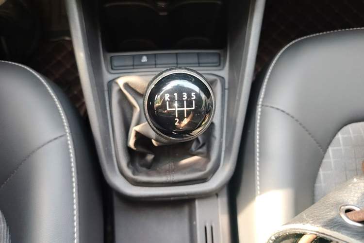 Used Volkswagen Santana 2018 1.5L Manual Comfort Edition Gear Lever