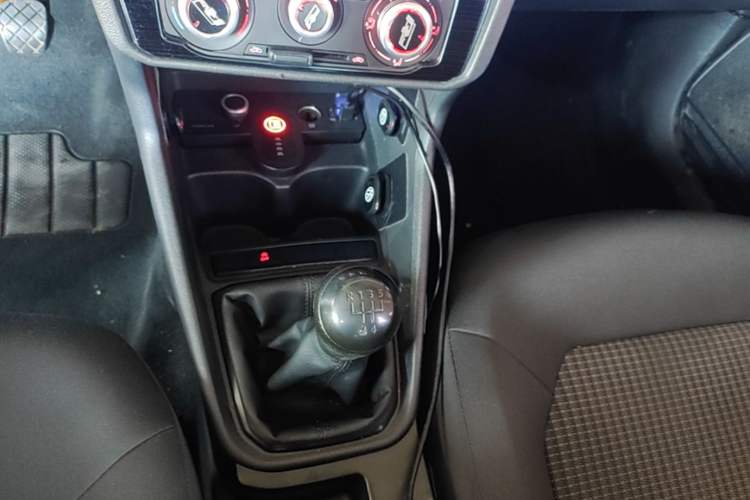 Used Volkswagen Santana 2018 1.5L Manual Fashion Edition Gear Lever