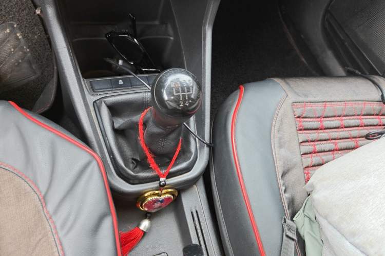 Used Volkswagen Santana 2018 1.5L Manual Fashion Edition Gear Lever