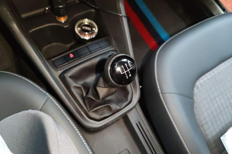 Used Volkswagen Santana 2018 1.5L Manual Comfort Edition Gear Lever