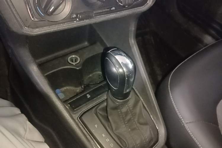 Used Volkswagen Santana 2018 1.5L Automatic Comfort Edition Gear Lever