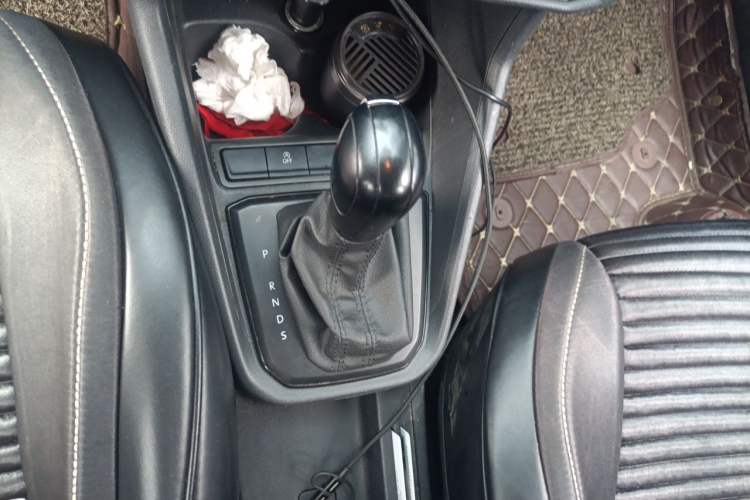 Used Volkswagen Santana 2018 1.5L Automatic Fashion Edition Gear Lever