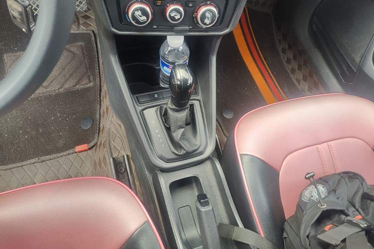 Used Volkswagen Santana 2018 1.5L Automatic Fashion Edition Gear Lever