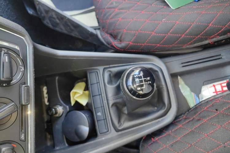 Used Volkswagen Santana 2018 1.5L Manual Comfort Edition Gear Lever