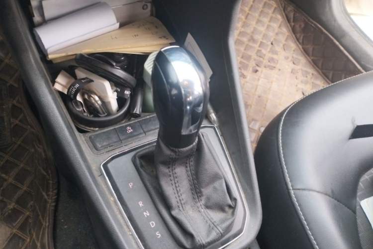 Used Volkswagen Santana 2018 1.5L Automatic Comfort Edition Gear Lever