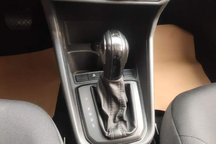 Used Volkswagen Santana 2018 1.5L Automatic Fashion Edition Gear Lever