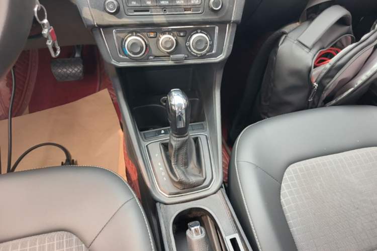 Used Volkswagen Santana 2018 1.5L Automatic Comfort Edition Gear Lever