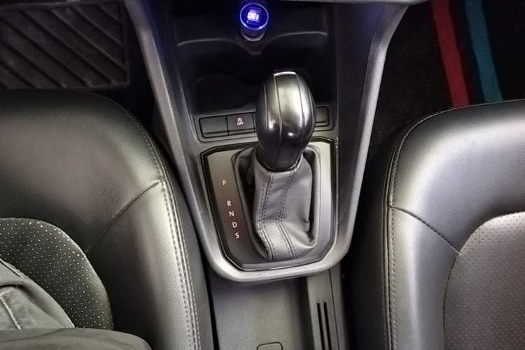 Used Volkswagen Santana 2018 1.5L Automatic Fashion Edition Gear Lever