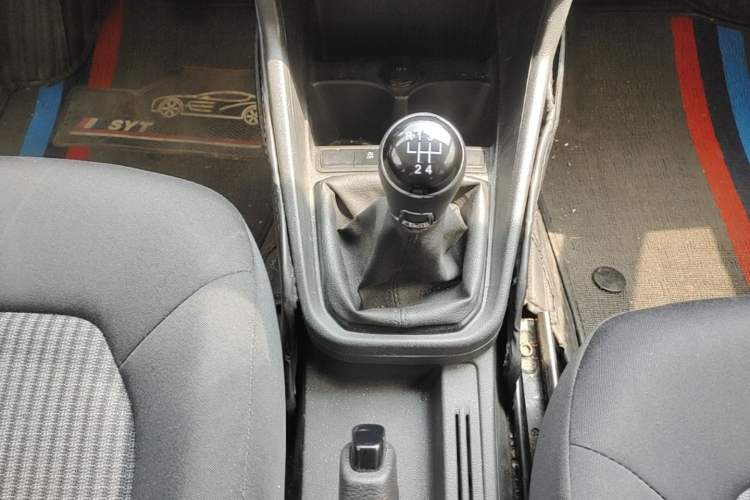 Used Volkswagen Santana 2018 1.5L Manual Fashion Edition Gear Lever