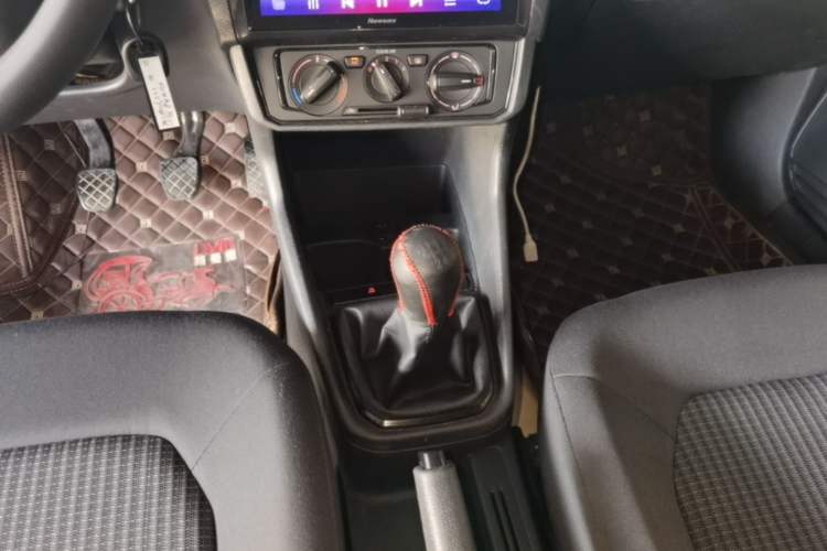 Used Volkswagen Santana 2018 1.5L Manual Fashion Edition Gear Lever