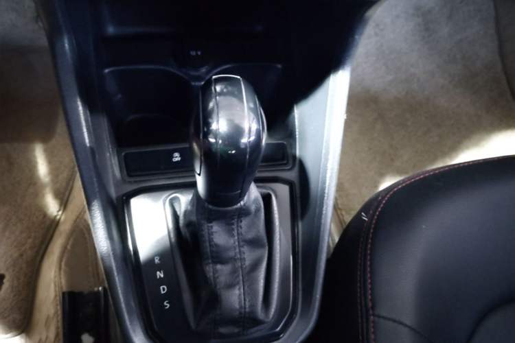 Used Volkswagen Santana 2018 1.5L Automatic Fashion Edition Gear Lever