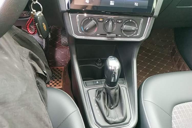 Used Volkswagen Santana 2018 1.5L Automatic Comfort Edition Gear Lever