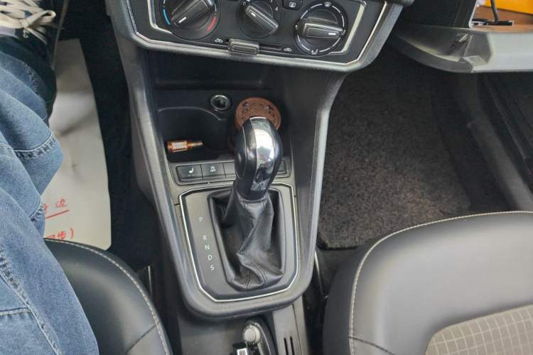 Used Volkswagen Santana 2018 1.5L Automatic Comfort Edition Gear Lever