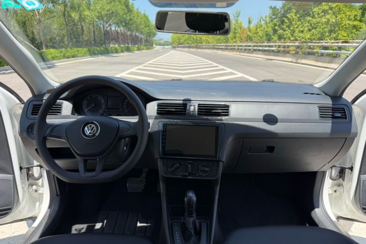 Used Volkswagen Santana 2018 1.5L Automatic Fashion Edition Interior 2