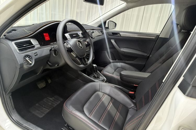 Used Volkswagen Santana 2018 1.5L Automatic Fashion Edition Interior 2