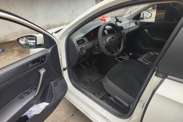Used Volkswagen Santana 2018 1.5L Manual Fashion Edition Interior 3