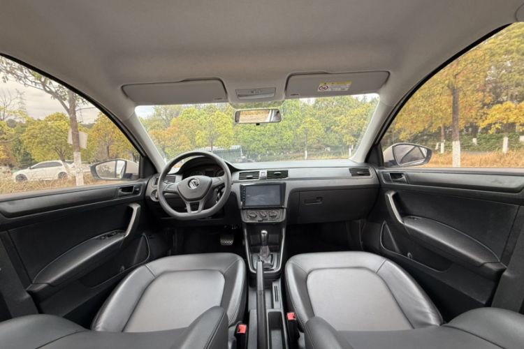 Used Volkswagen Santana 2018 1.5L Automatic Fashion Edition Interior 3