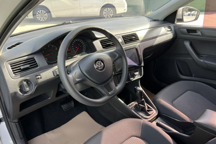 Used Volkswagen Santana 2018 1.5L Automatic Fashion Edition Interior 4