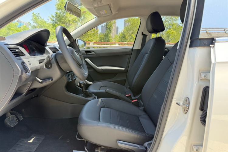 Used Volkswagen Santana 2018 1.5L Automatic Fashion Edition Interior 4
