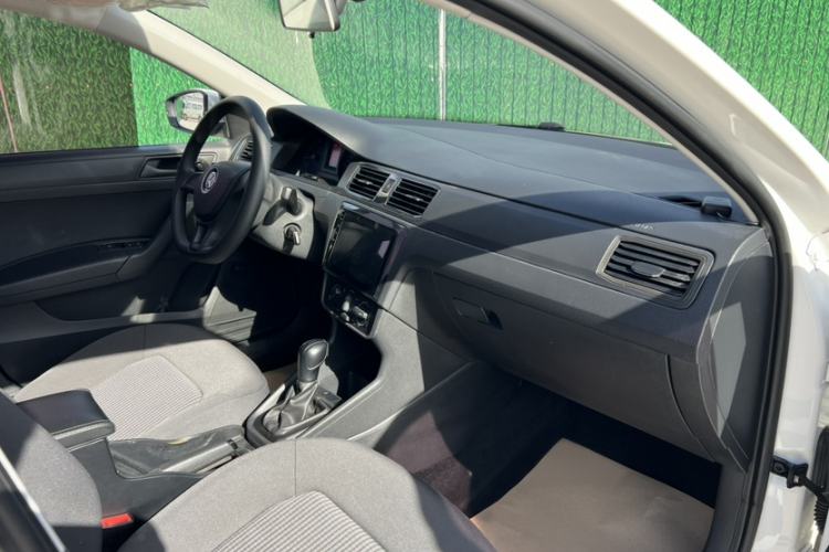 Used Volkswagen Santana 2018 1.5L Automatic Fashion Edition Interior 5