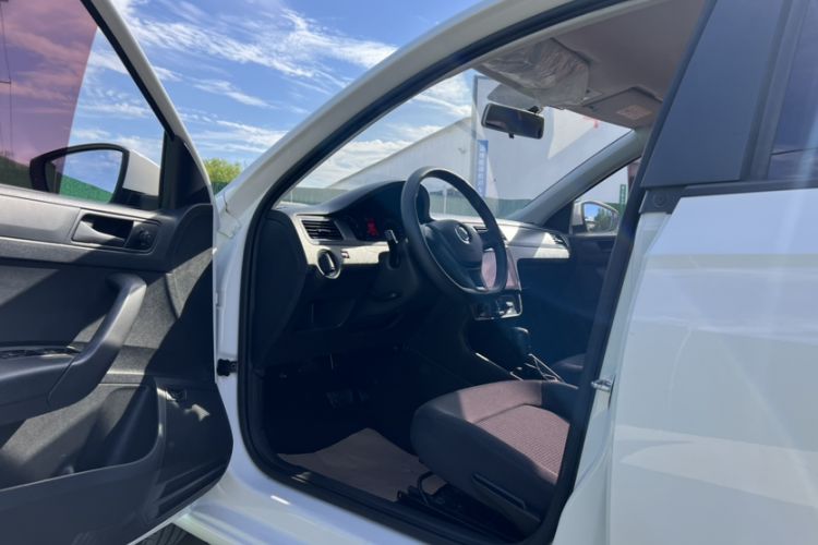 Used Volkswagen Santana 2018 1.5L Automatic Fashion Edition Interior 6