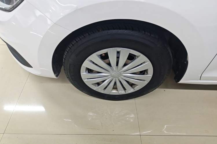 Used Volkswagen Santana 2018 1.5L Manual Fashion Edition Left Front Wheel Hub