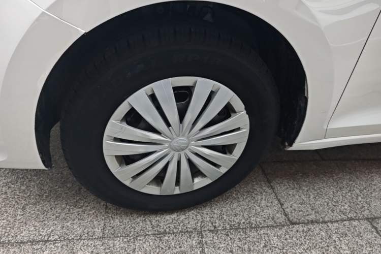 Used Volkswagen Santana 2018 1.5L Manual Fashion Edition Left Front Wheel Hub