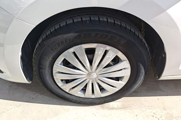 Used Volkswagen Santana 2018 1.5L Manual Fashion Edition Left Front Wheel Hub