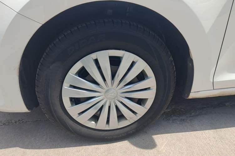 Used Volkswagen Santana 2018 1.5L Manual Fashion Edition Left Front Wheel Hub
