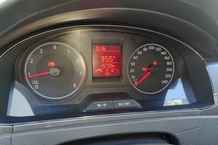 Used Volkswagen Santana 2018 1.5L Manual Comfort Edition Odometer Close Up