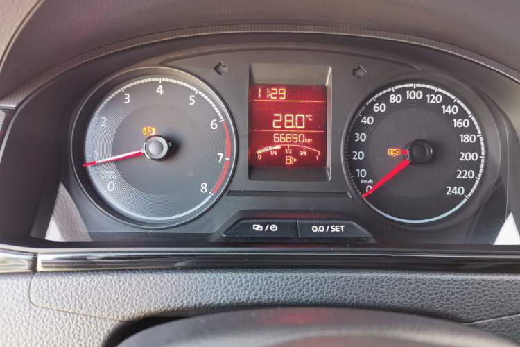 Used Volkswagen Santana 2018 1.5L Manual Fashion Edition Odometer Close Up