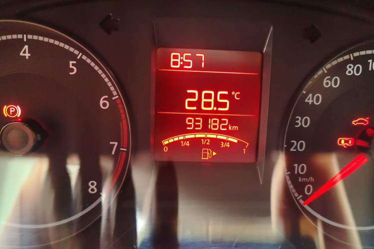 Used Volkswagen Santana 2018 1.5L Manual Fashion Edition Odometer Close Up