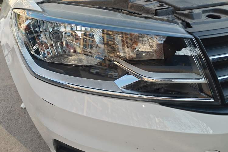 Used Volkswagen Santana 2018 1.5L Automatic Fashion Edition Right Front Headlight