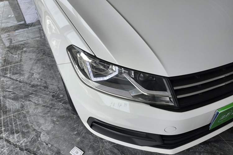 Used Volkswagen Santana 2018 1.5L Manual Fashion Edition Right Front Headlight