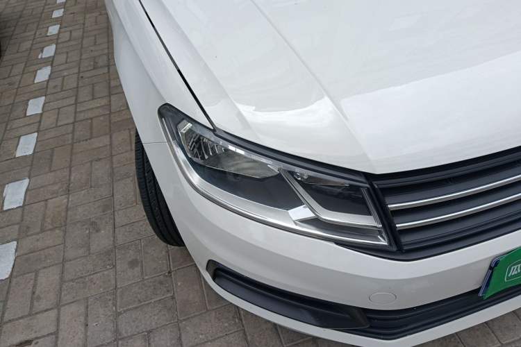 Used Volkswagen Santana 2018 1.5L Automatic Fashion Edition Right Front Headlight